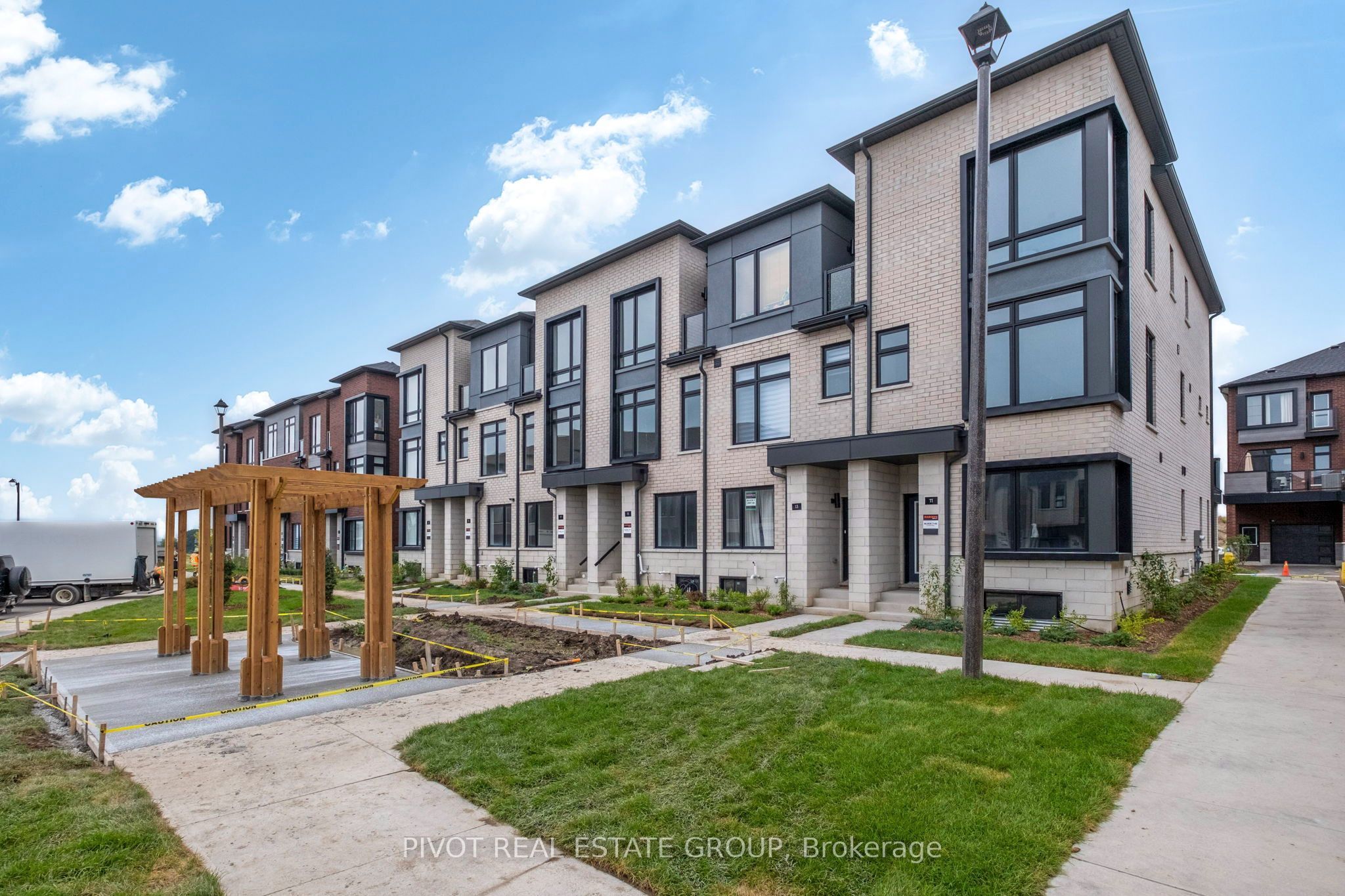 11 Pluto Way, Whitby, ON L1M 0M7 photo 2