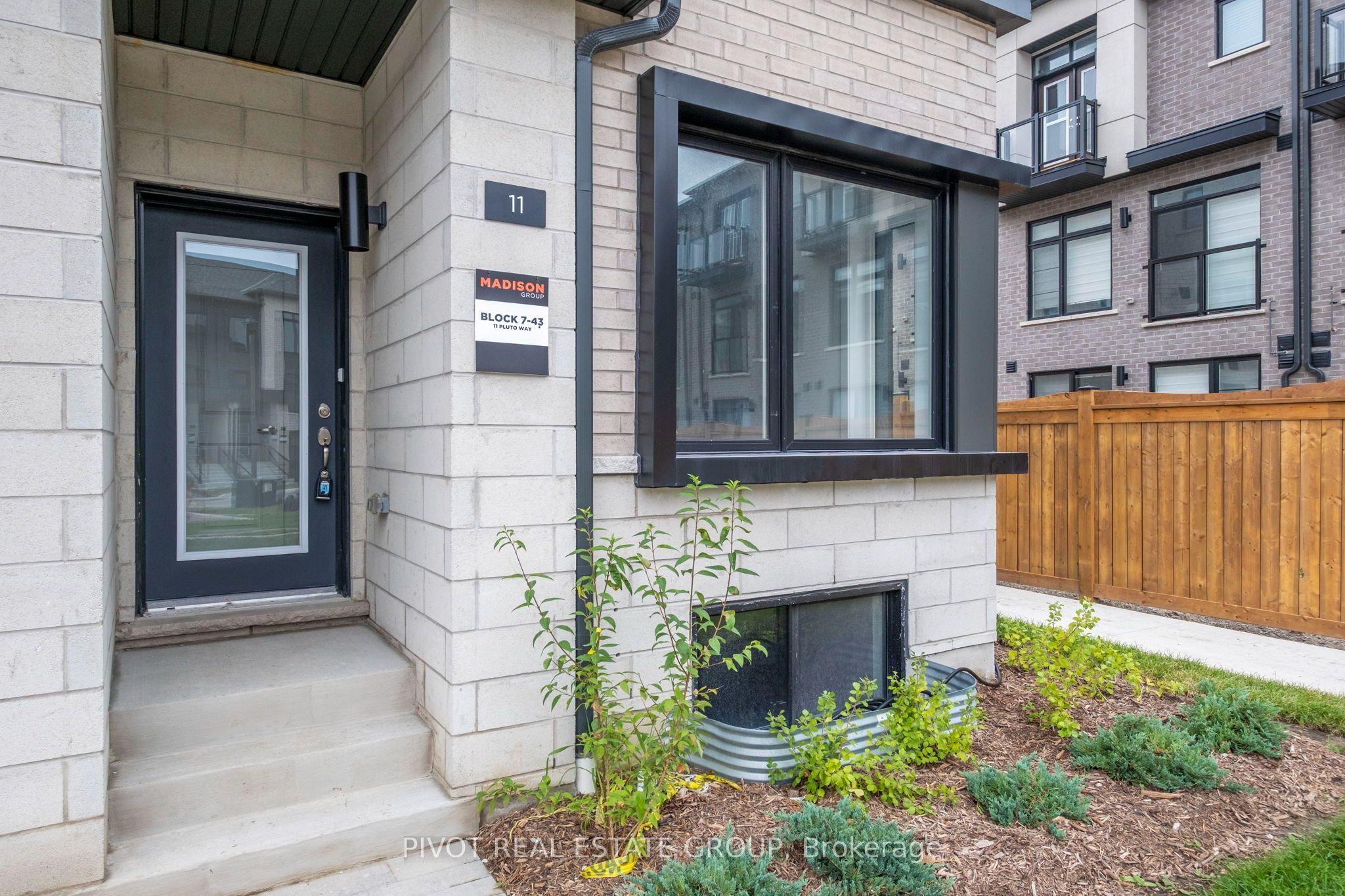 11 Pluto Way, Whitby, ON L1M 0M7 photo 4
