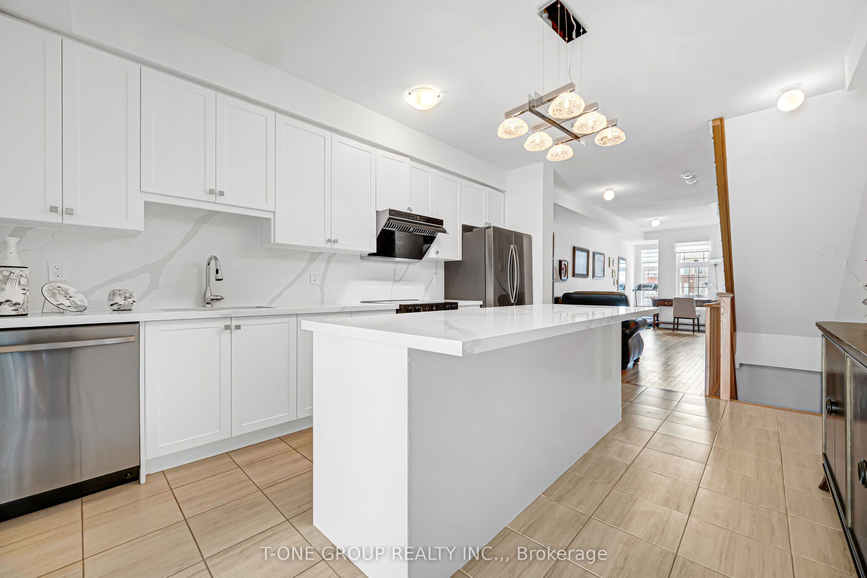 2871 Whites Road, Pickering, ON L1X 0P3 photo 4