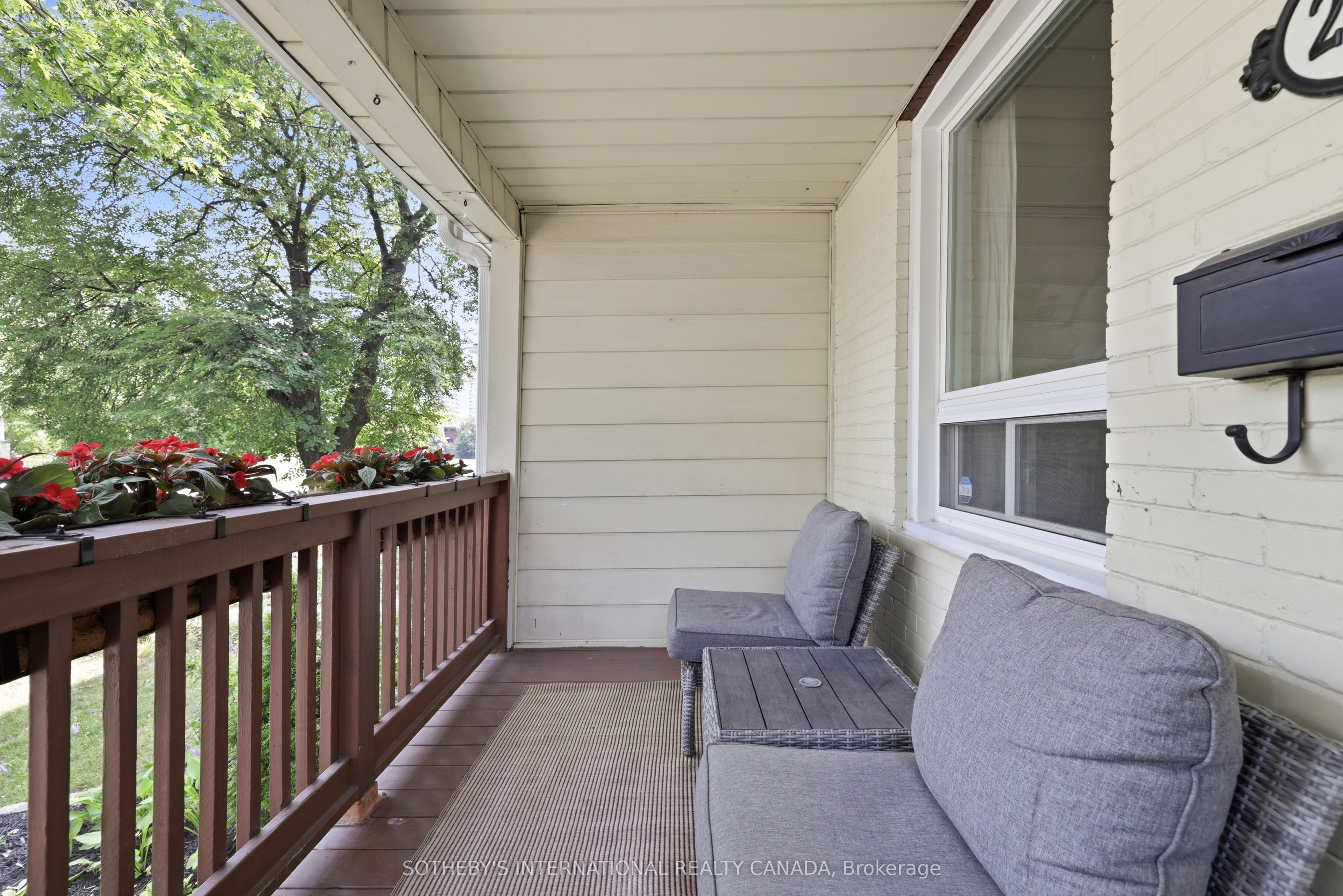 213 Oakcrest Avenue, Toronto, ON M4C 1B8 photo 2
