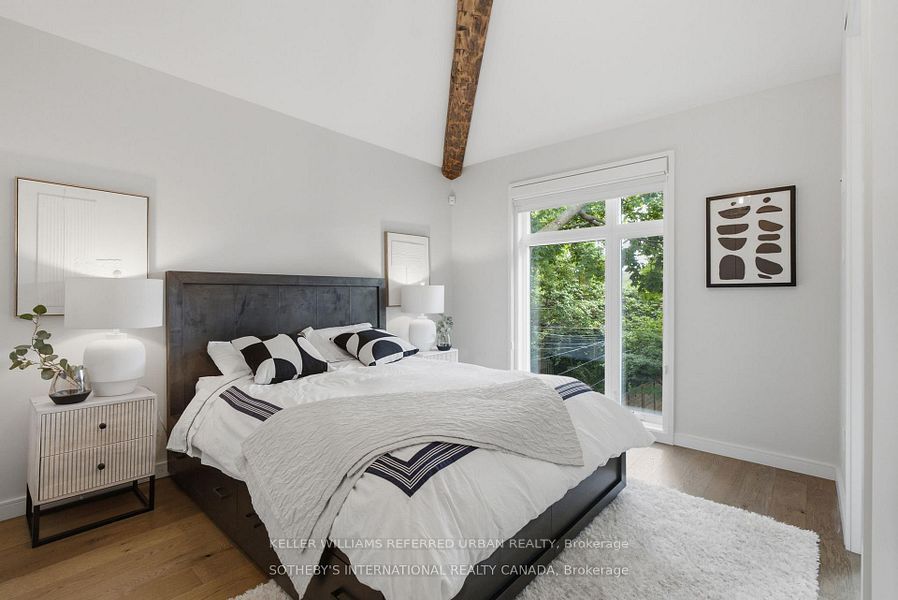 32 Eaton Avenue 2, Toronto, ON M4J 2Z5 photo 2
