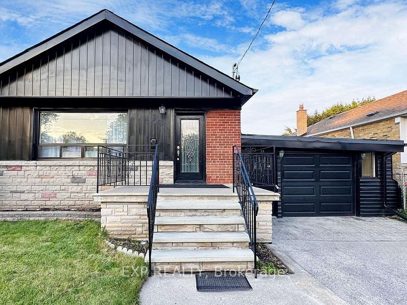 45 Blaisdale Road Main, Toronto, ON M1P 1V9