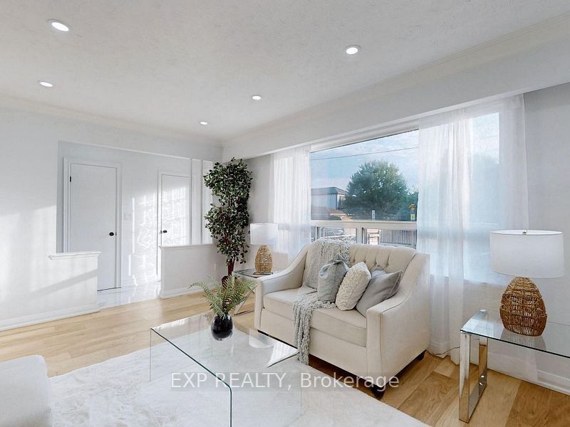 45 Blaisdale Road Main, Toronto, ON M1P 1V9 photo 2