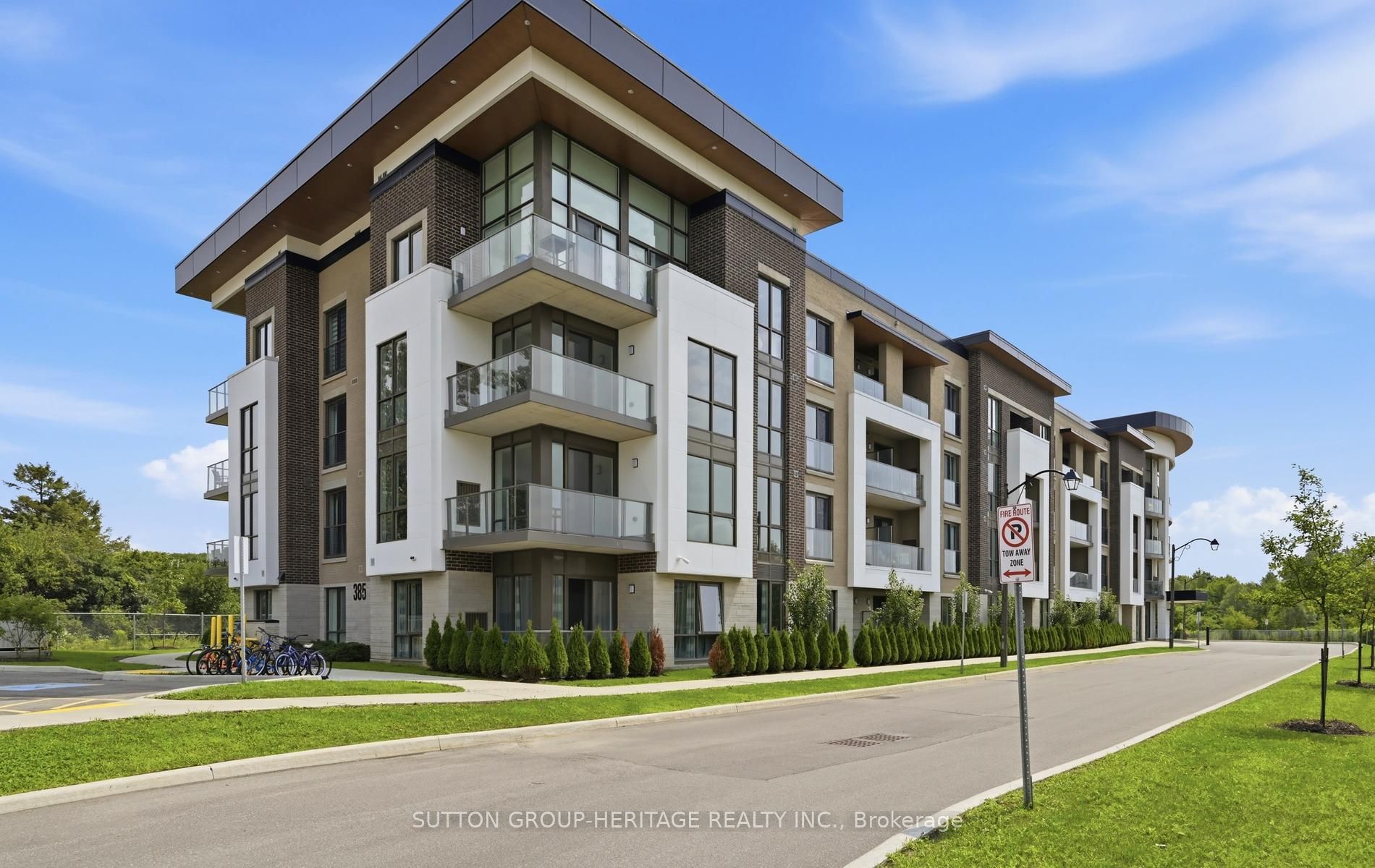 385 Artic Red Drive 402, Oshawa, ON L1L 0W9