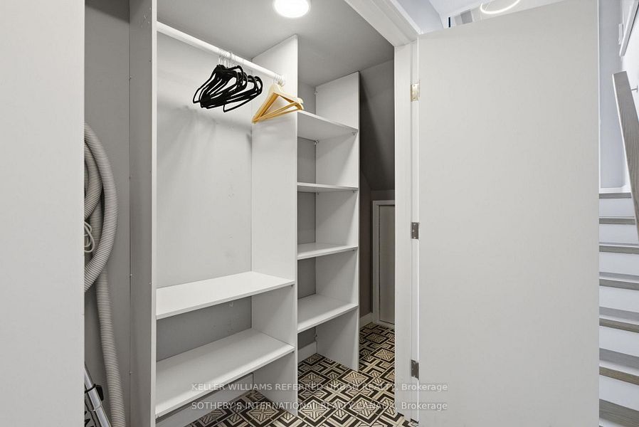 32 Eaton Avenue 1, Toronto, ON M4J 2Z5 photo 3