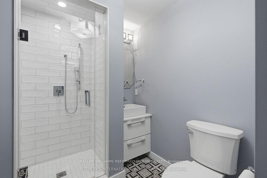 32 Eaton Avenue 1, Toronto, ON M4J 2Z5 photo 4