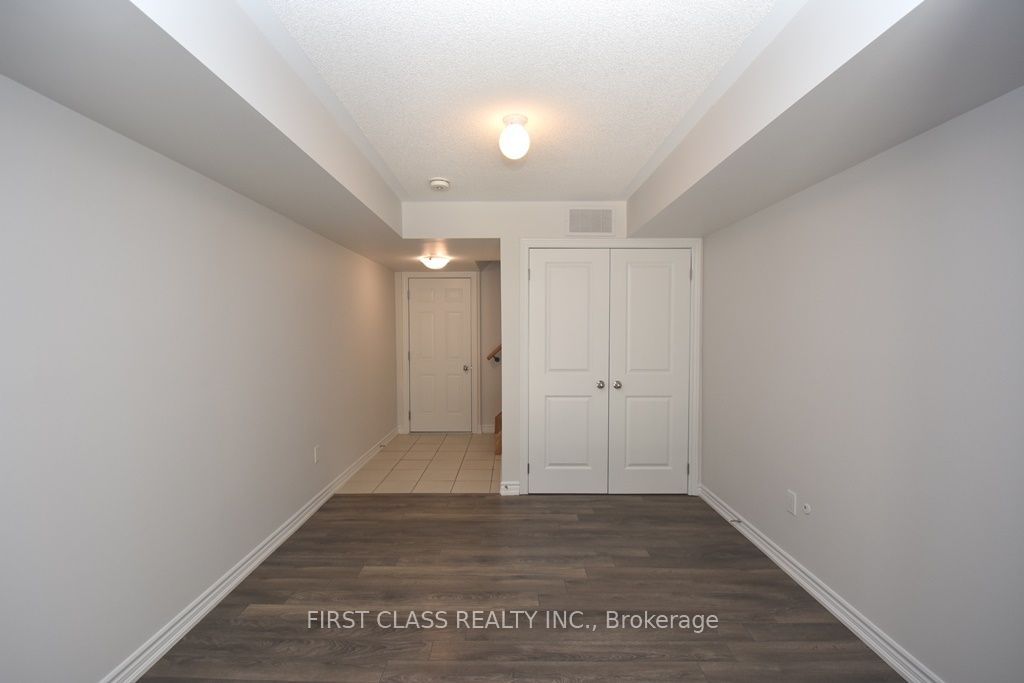 2530 Boston Glen, Pickering, ON L1V 2P8 photo 3