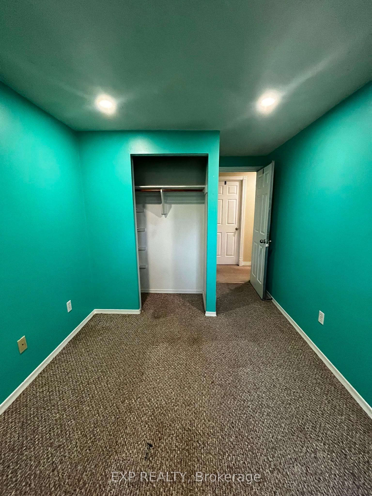 22 Pearson Street 10 - Room C, Oshawa, ON L1G 7C6 photo 5