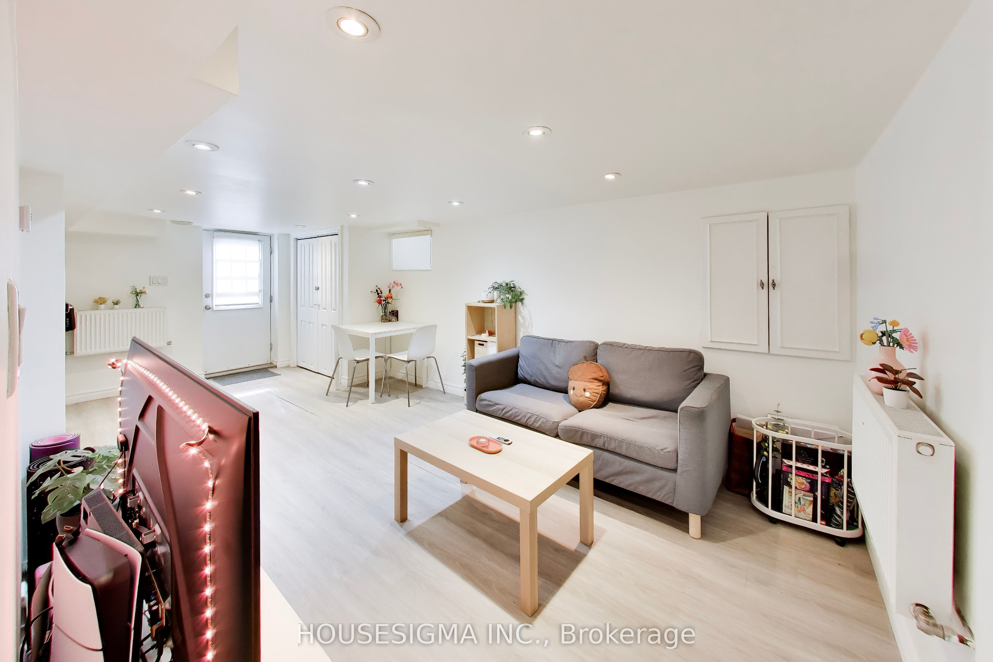 152 Linsmore Crescent Basement, Toronto, ON M4J 4L2 photo 2