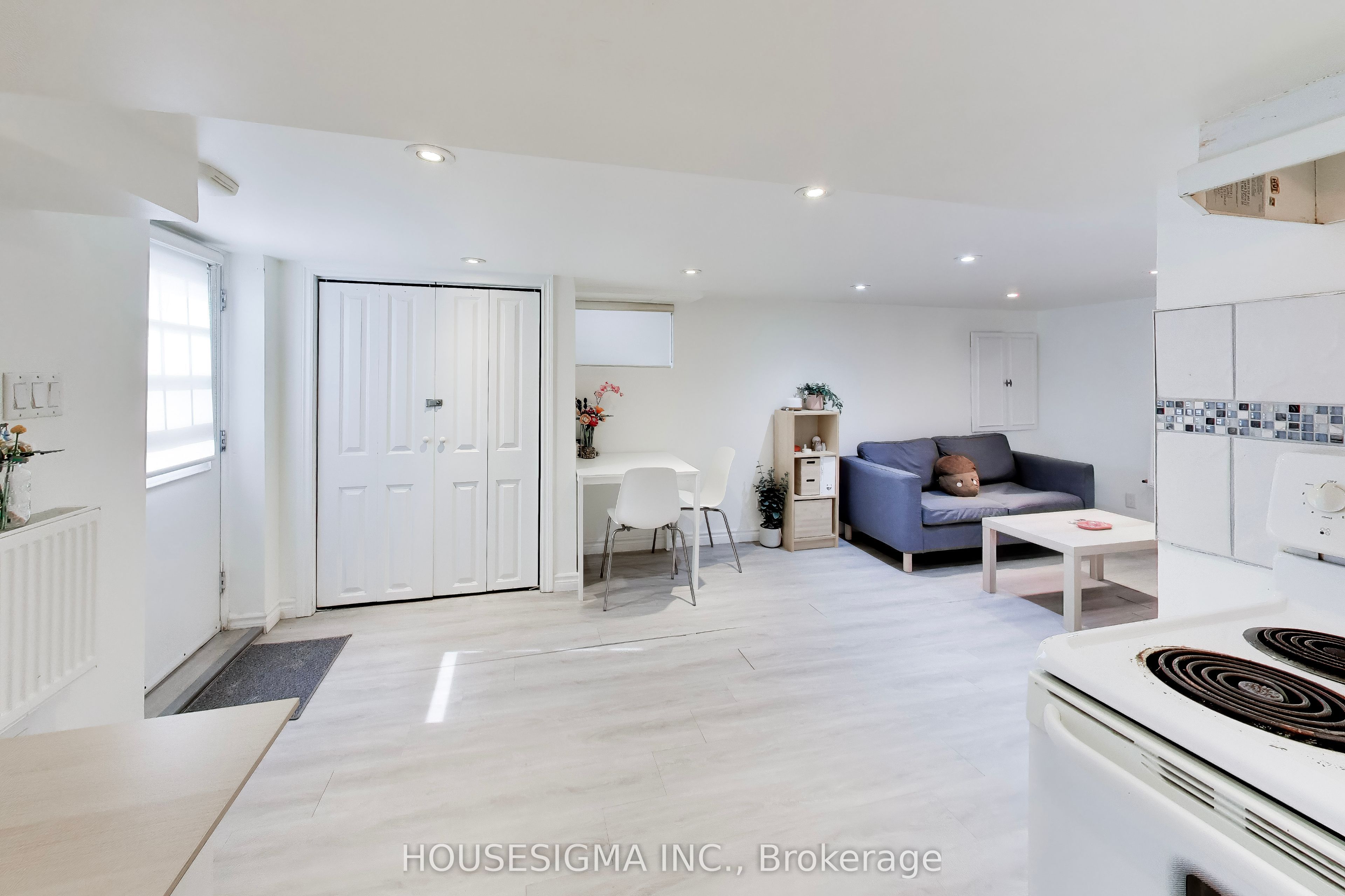 152 Linsmore Crescent Basement, Toronto, ON M4J 4L2 photo 3