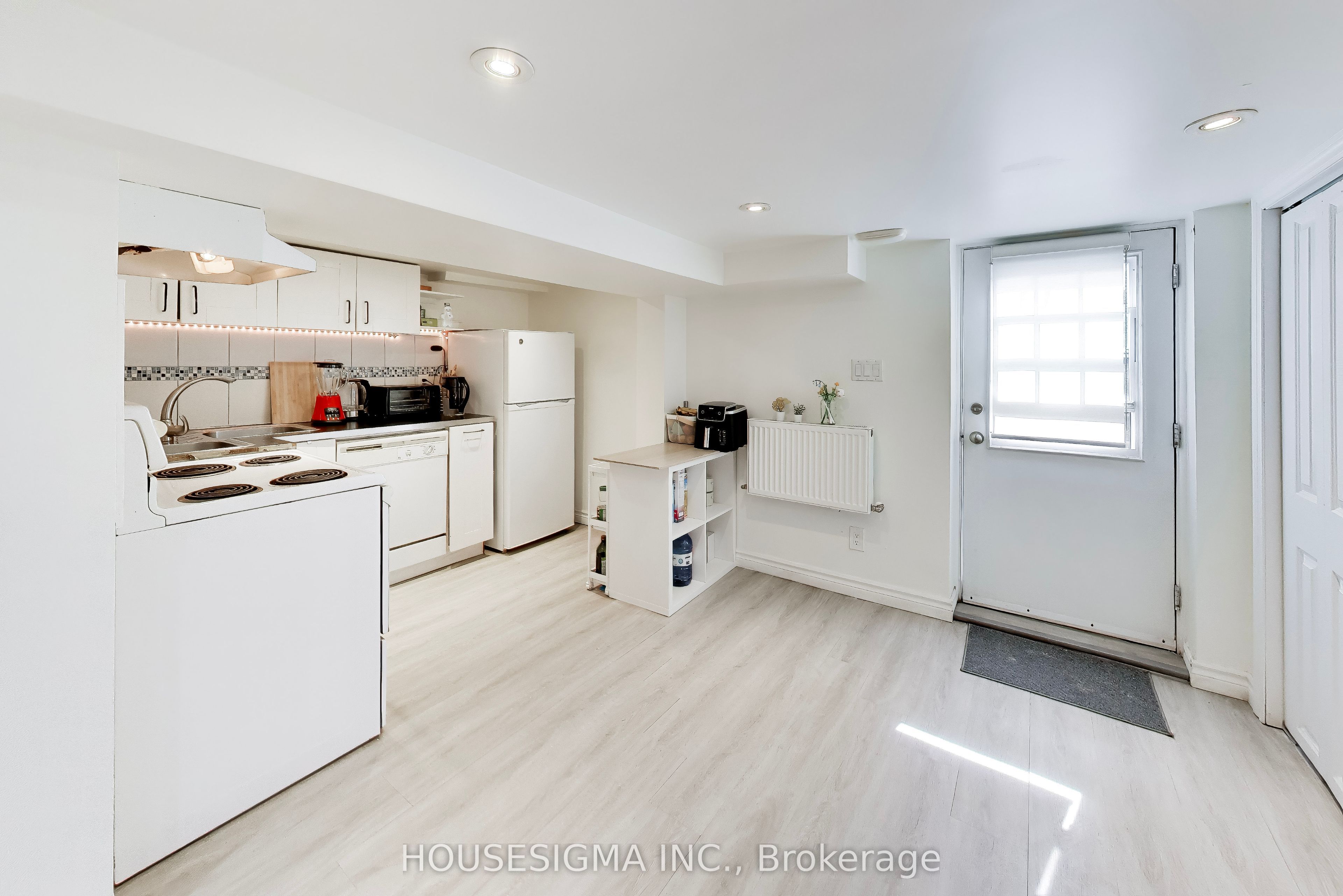 152 Linsmore Crescent Basement, Toronto, ON M4J 4L2 photo 4