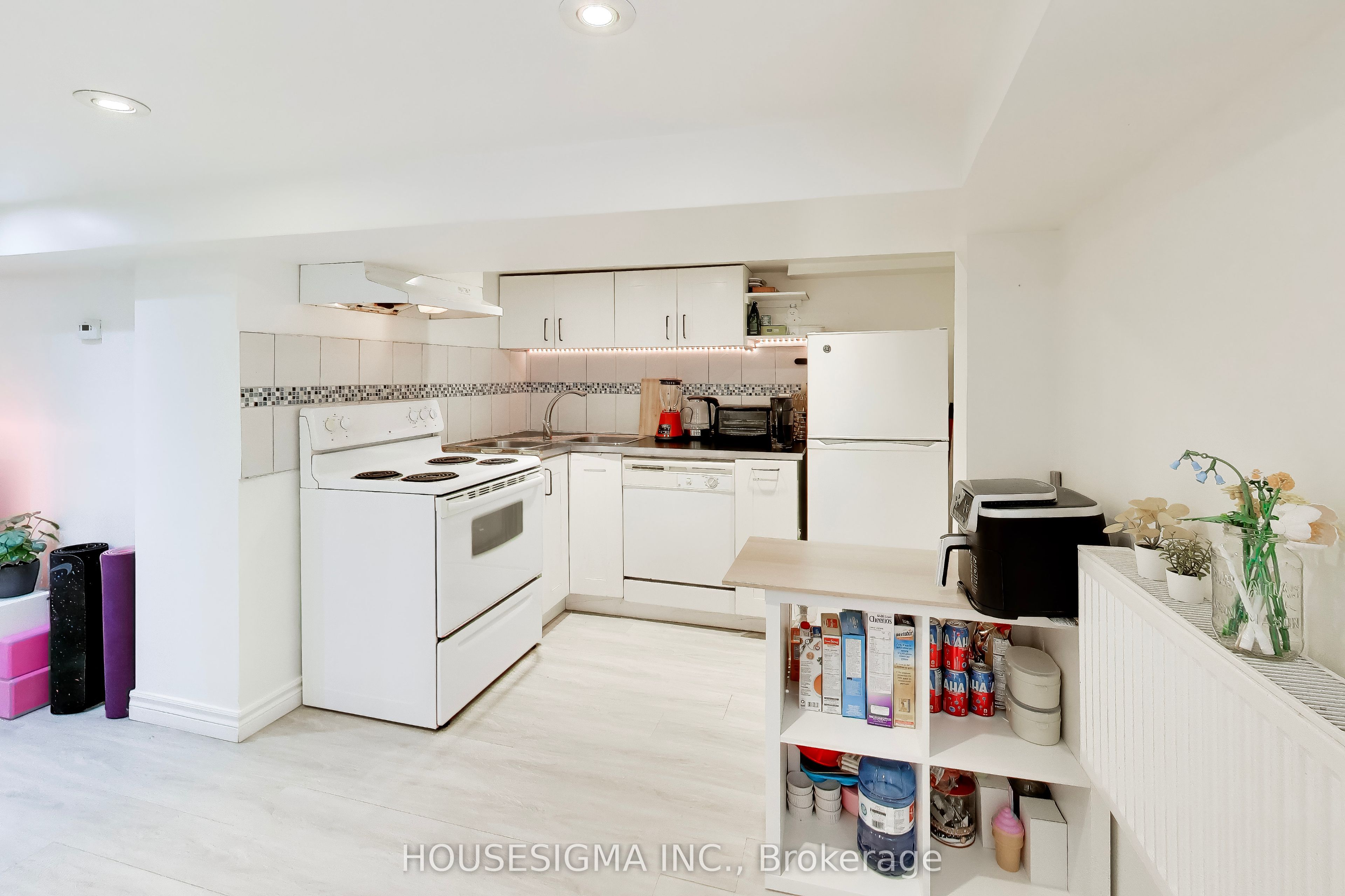 152 Linsmore Crescent Basement, Toronto, ON M4J 4L2 photo 5