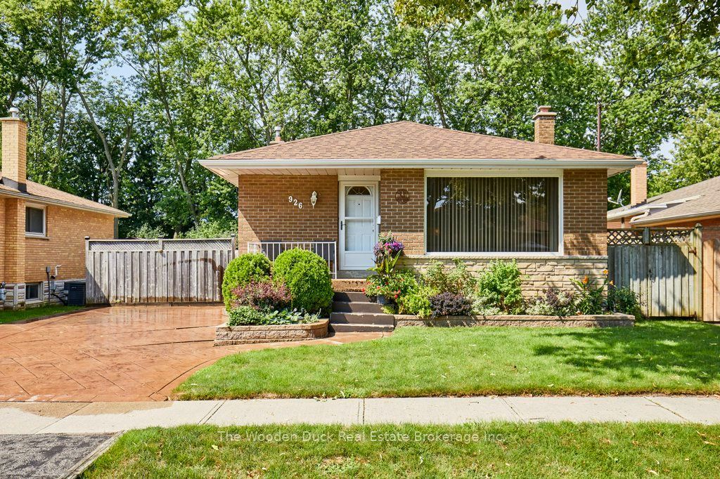 926 Walton Boulevard, Whitby, ON L1N 3G5