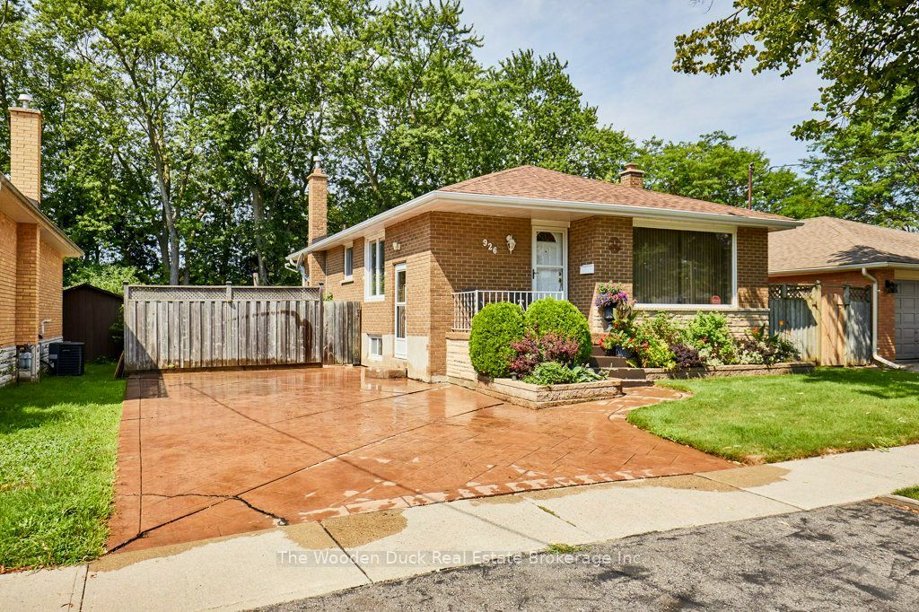 926 Walton Boulevard, Whitby, ON L1N 3G5 photo 2