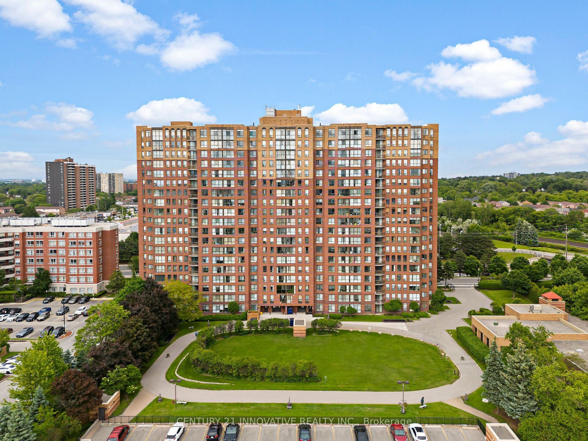 330 Mccowan Road 1702, Toronto, ON M1J 3N3