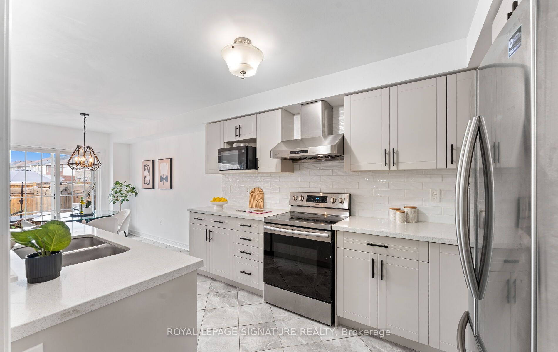 104 Whitefoot Crescent, Ajax, ON L1Z 2E3 photo 3