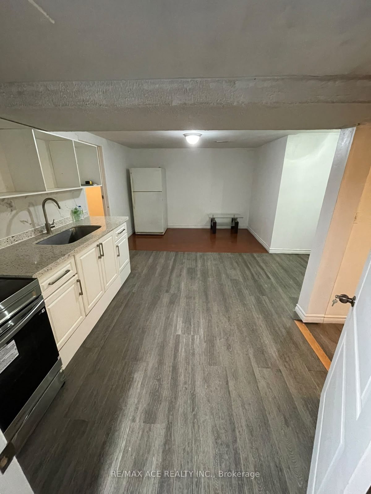 5 Danmary Road E Bsmt, Toronto, ON M1J 2P5 photo 3