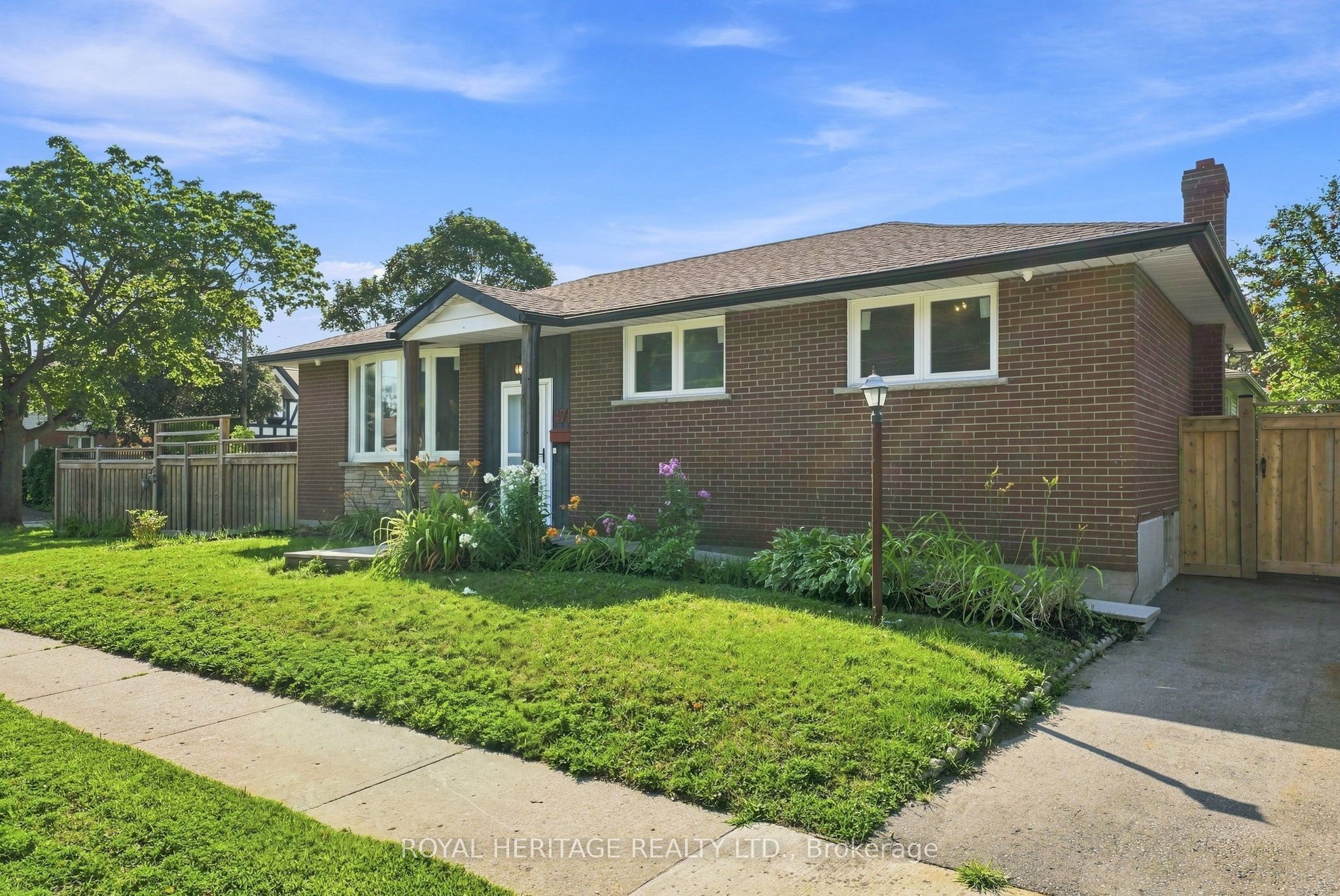 471 Rossland Road E, Oshawa, ON L1G 2X3 photo 2
