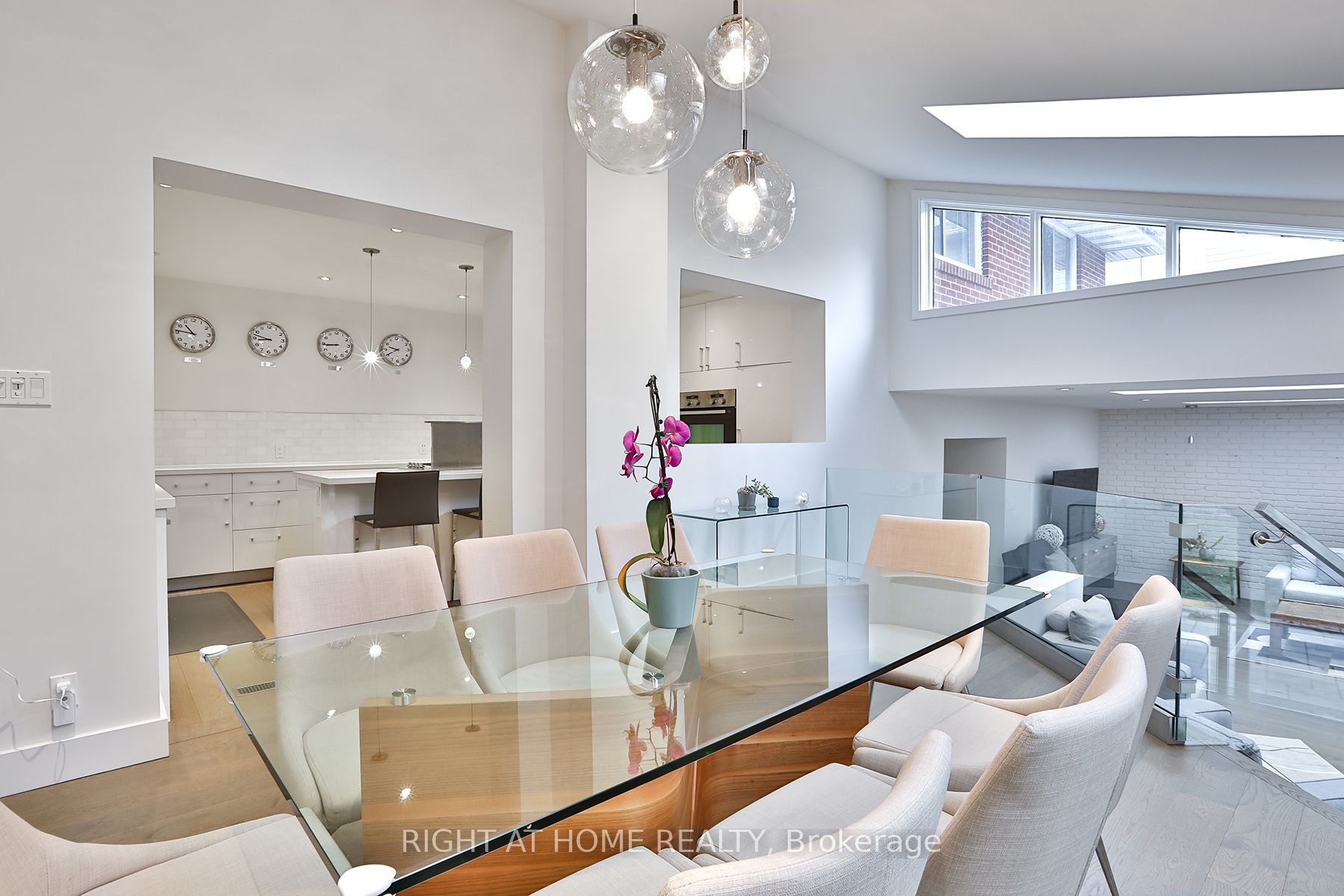 34 Scarcliff Gardens, Toronto, ON M1E 2A2