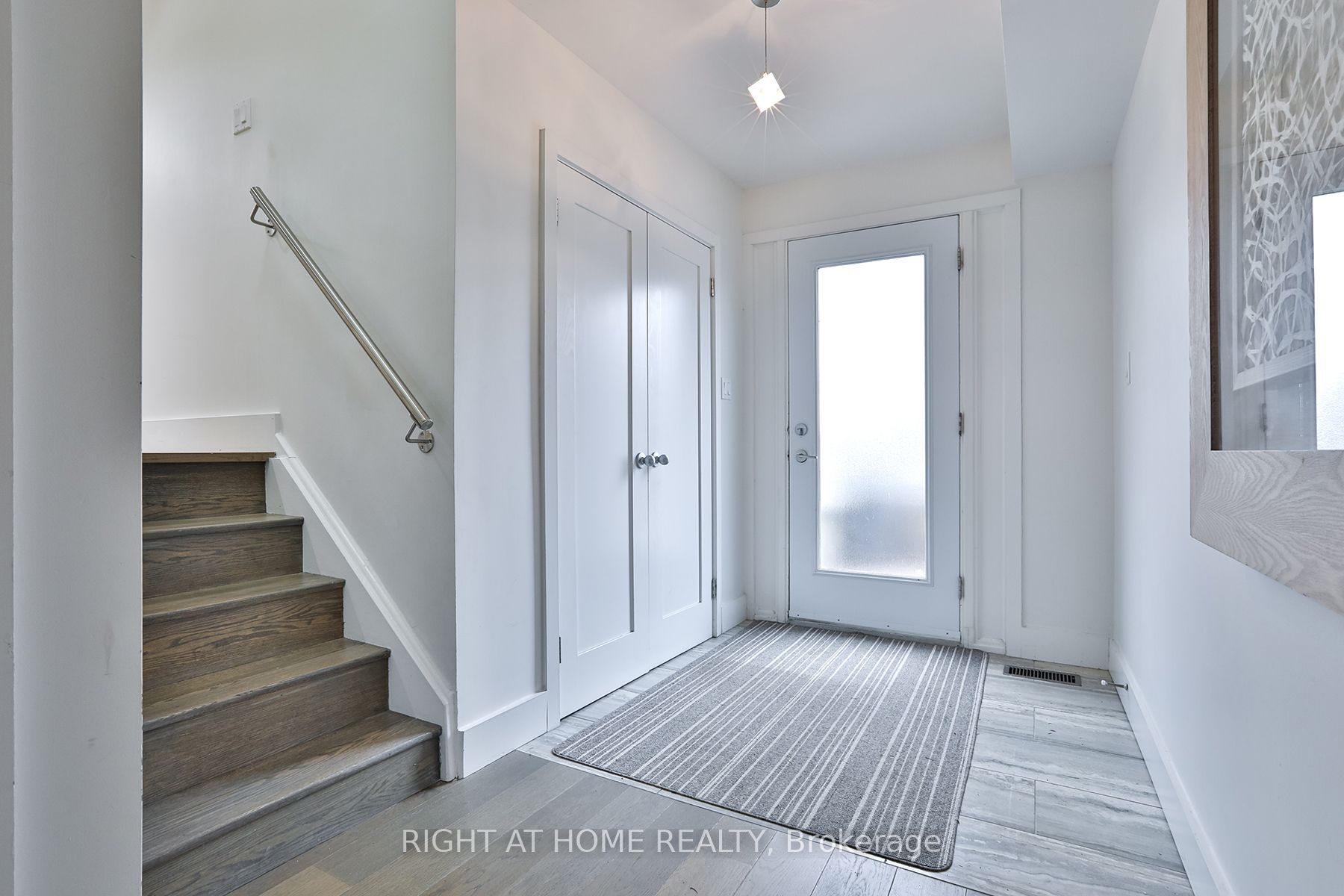 34 Scarcliff Gardens, Toronto, ON M1E 2A2 photo 3