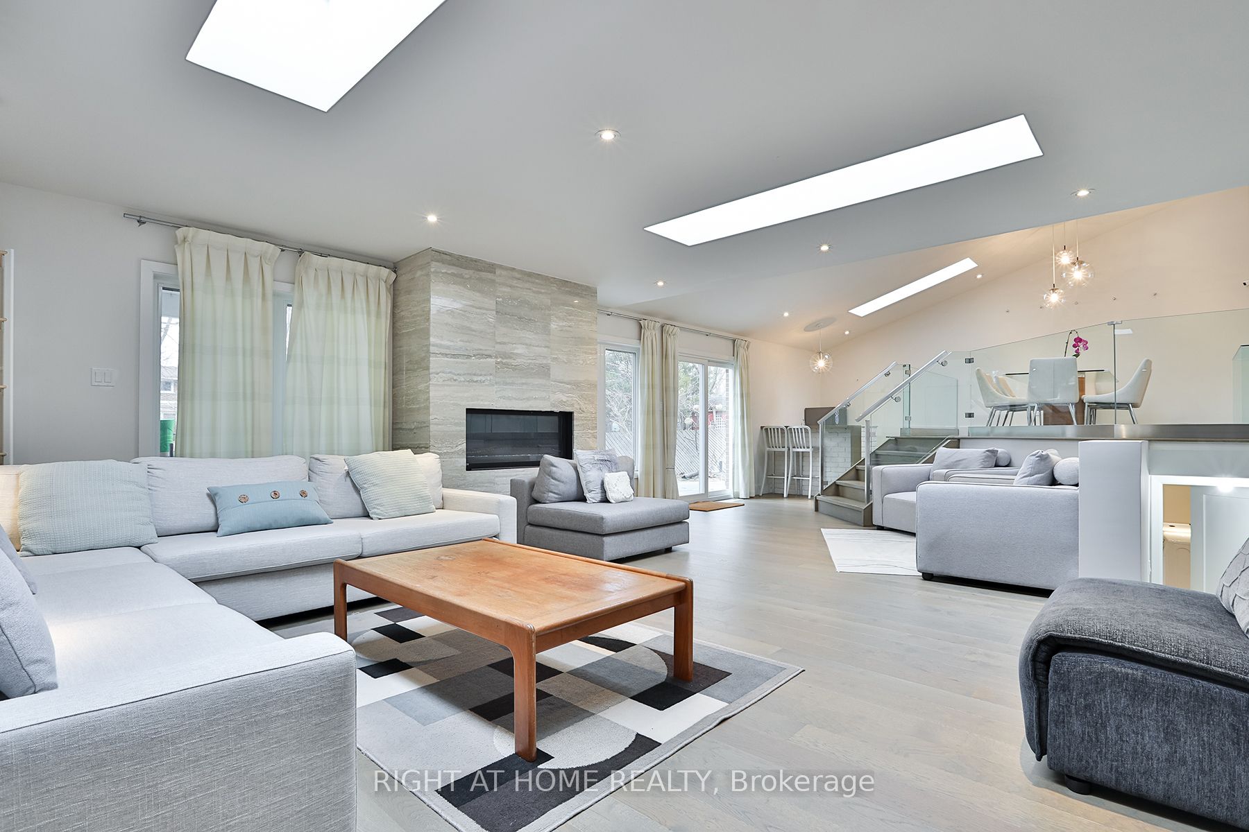 34 Scarcliff Gardens, Toronto, ON M1E 2A2 photo 5