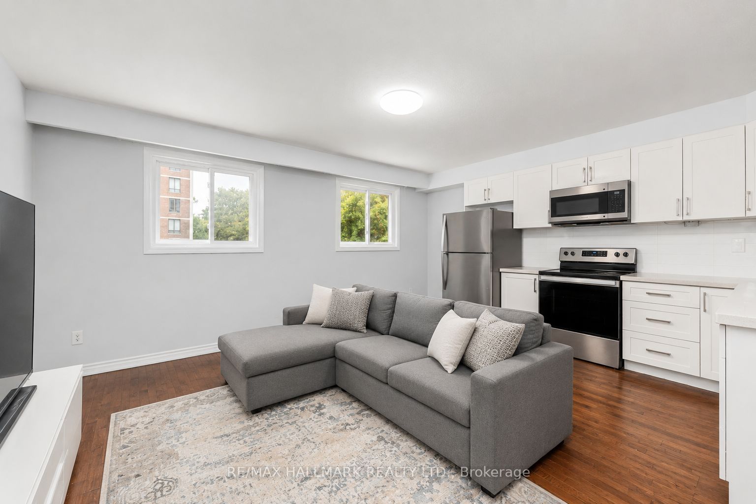 82 Halsey Avenue 3, Toronto, ON M4B 1A9
