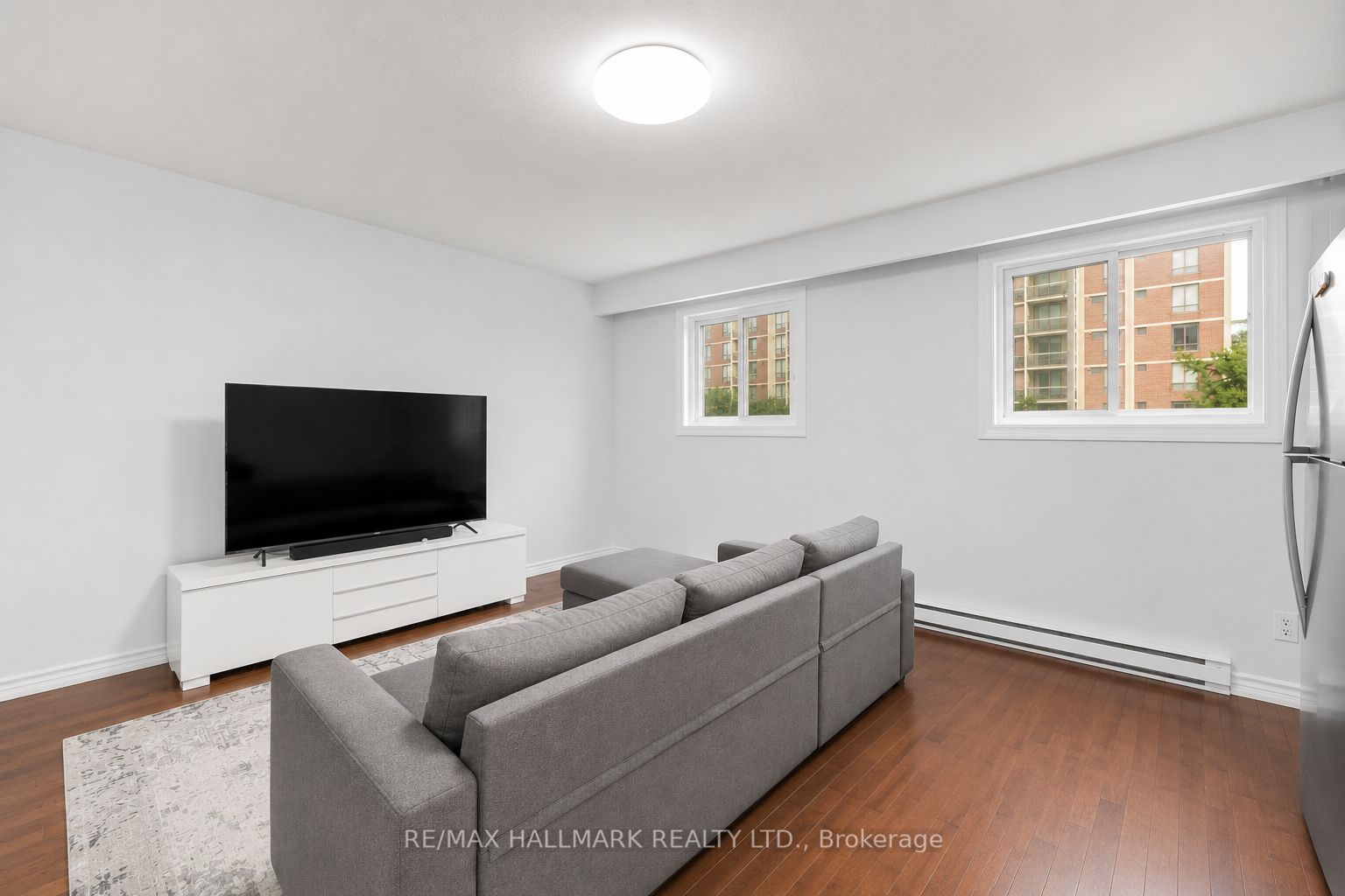 82 Halsey Avenue 3, Toronto, ON M4B 1A9 photo 2