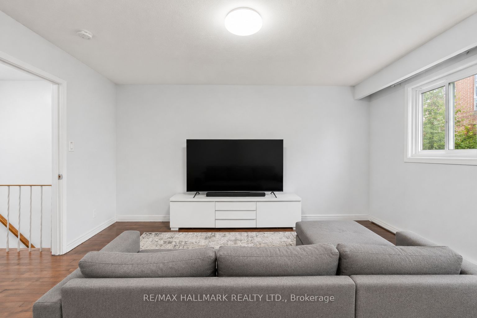 82 Halsey Avenue 3, Toronto, ON M4B 1A9 photo 3