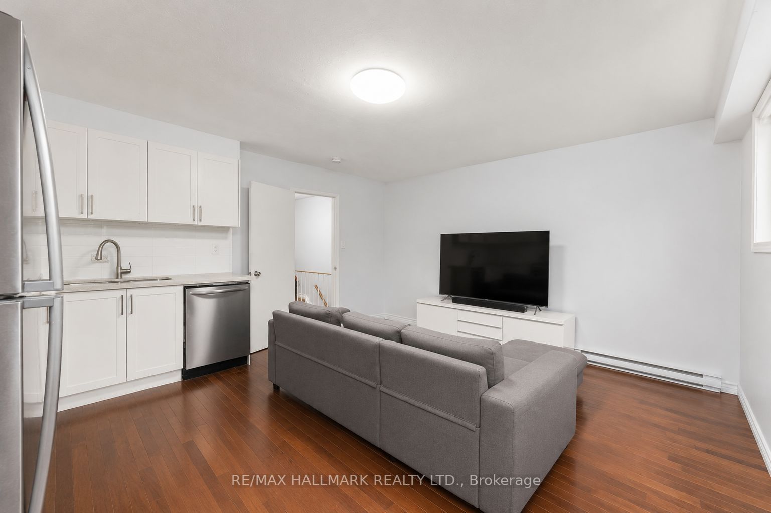 82 Halsey Avenue 3, Toronto, ON M4B 1A9 photo 4