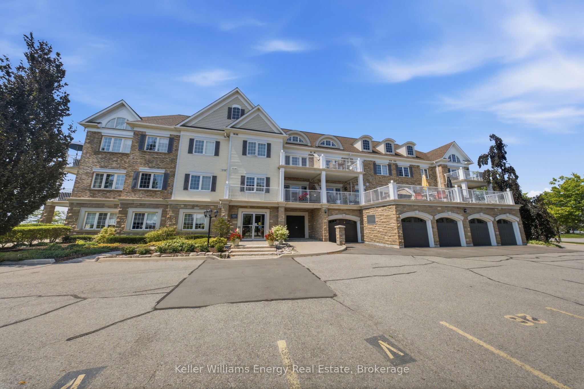 395 LAKEBREEZE Drive 308, Clarington, ON L1B 0A5