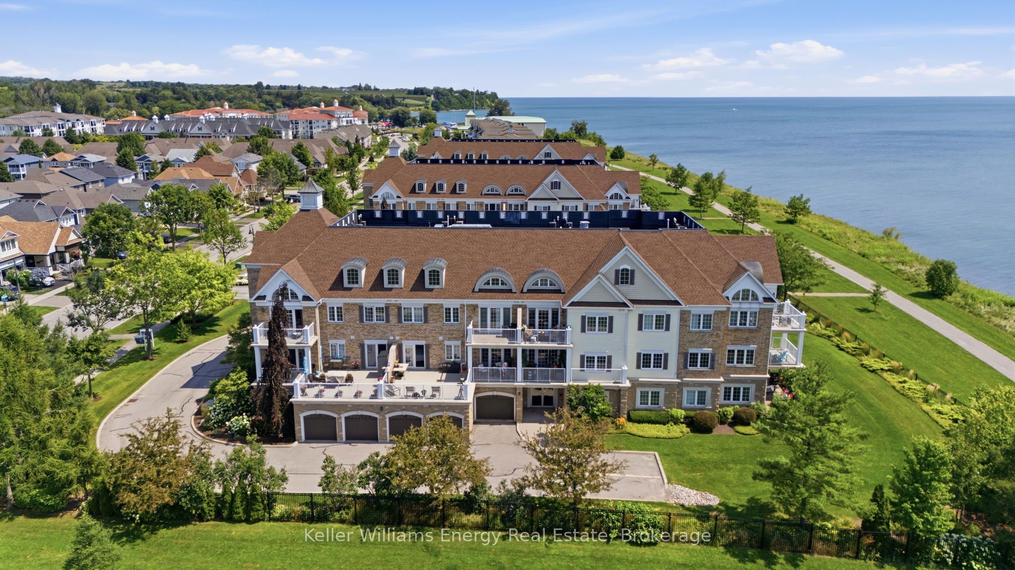 395 LAKEBREEZE Drive 308, Clarington, ON L1B 0A5 photo 2
