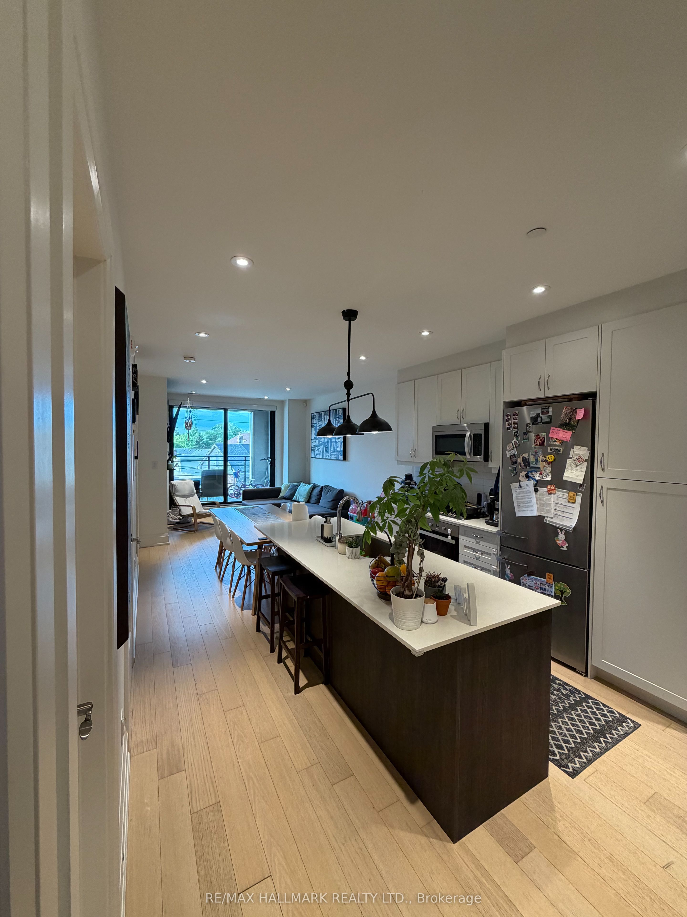 365 Beech Avenue 302, Toronto, ON M4E 0C2 photo 2