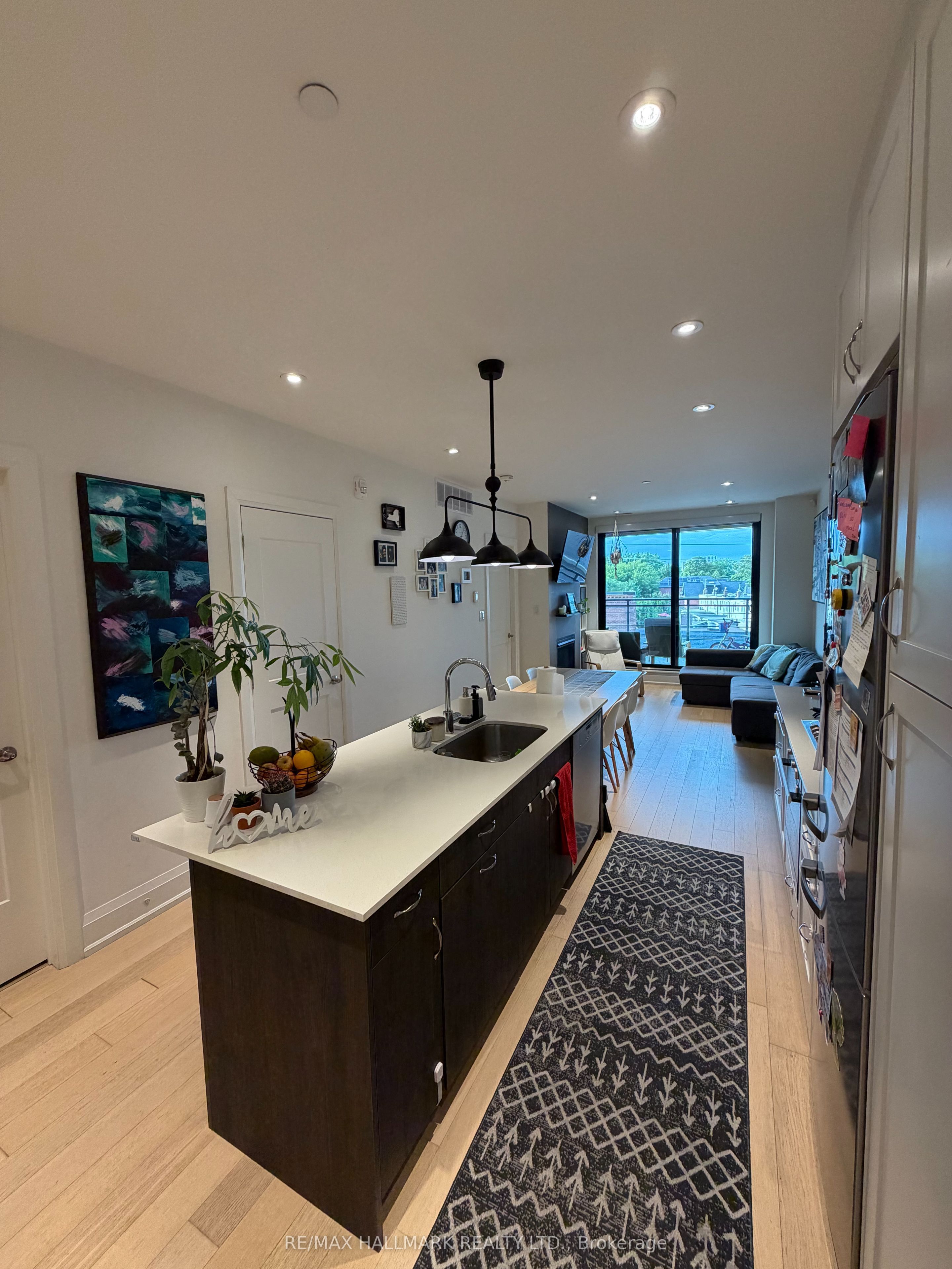 365 Beech Avenue 302, Toronto, ON M4E 0C2 photo 3