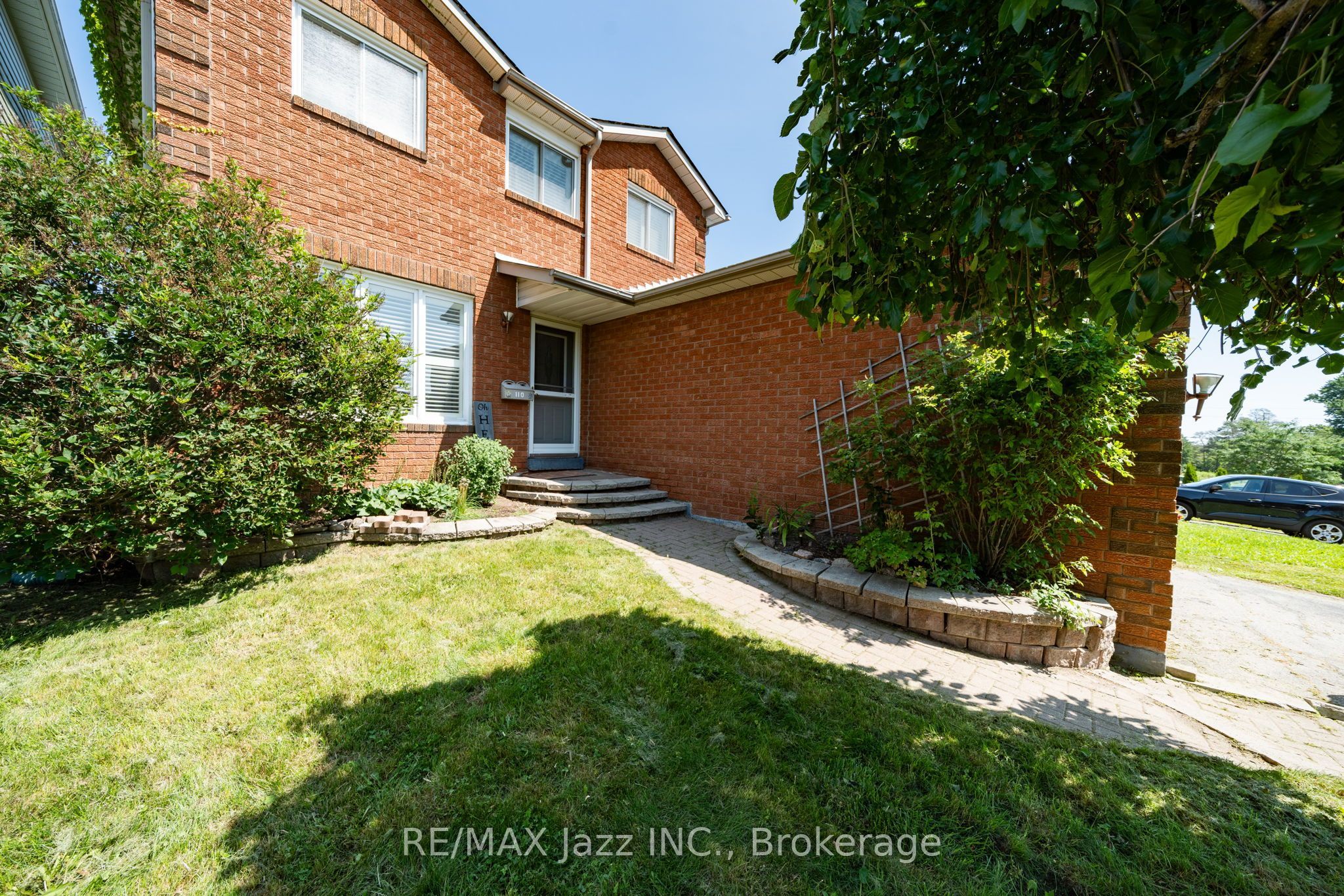 110 Freeland Avenue E, Clarington, ON L1C 4V6 photo 2