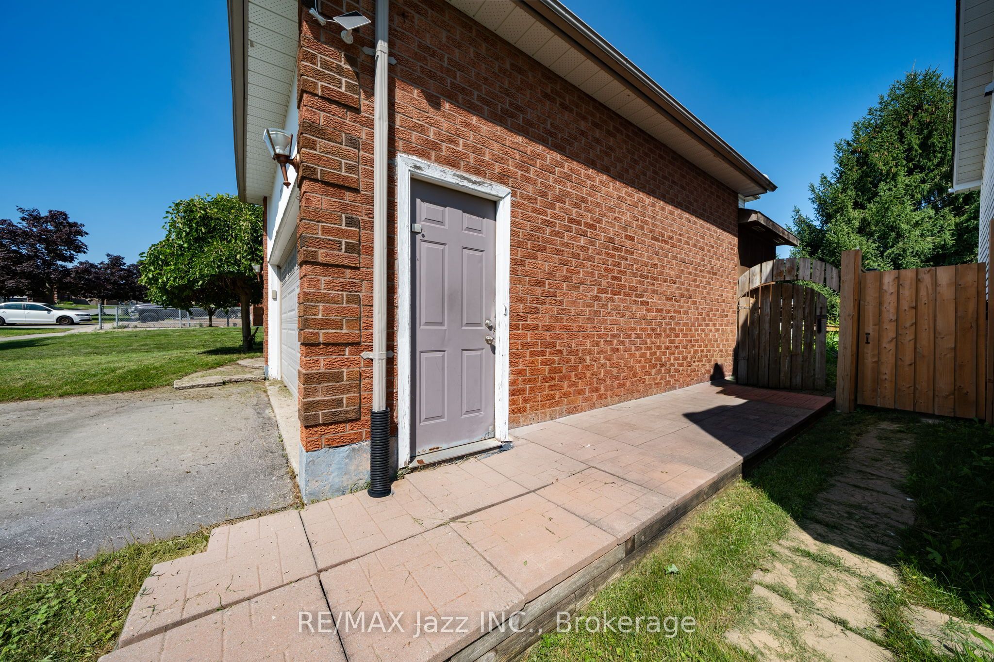 110 Freeland Avenue E, Clarington, ON L1C 4V6 photo 5
