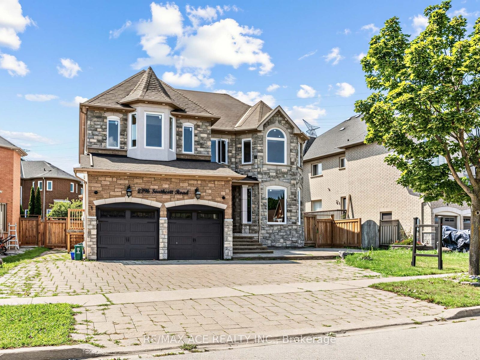 2396 Southcott Road, Pickering, ON L1X 2T3