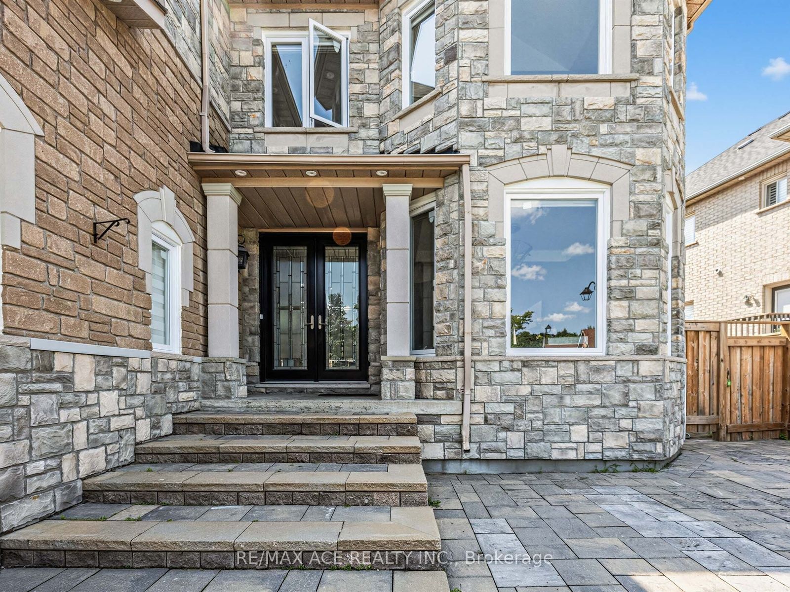 2396 Southcott Road, Pickering, ON L1X 2T3 photo 4