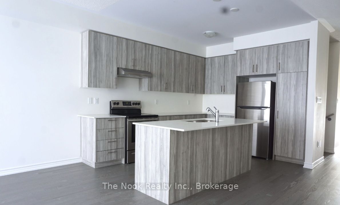 26 Louise Crescent, Whitby, ON L1P 0J9 photo 2