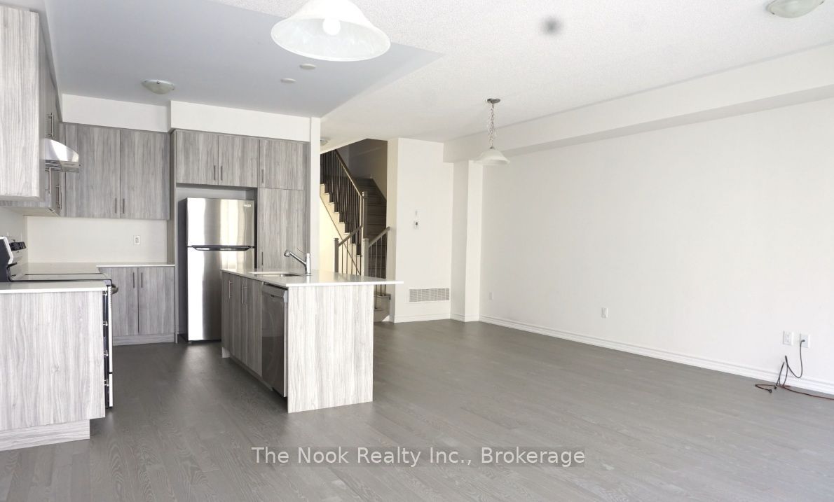 26 Louise Crescent, Whitby, ON L1P 0J9 photo 4
