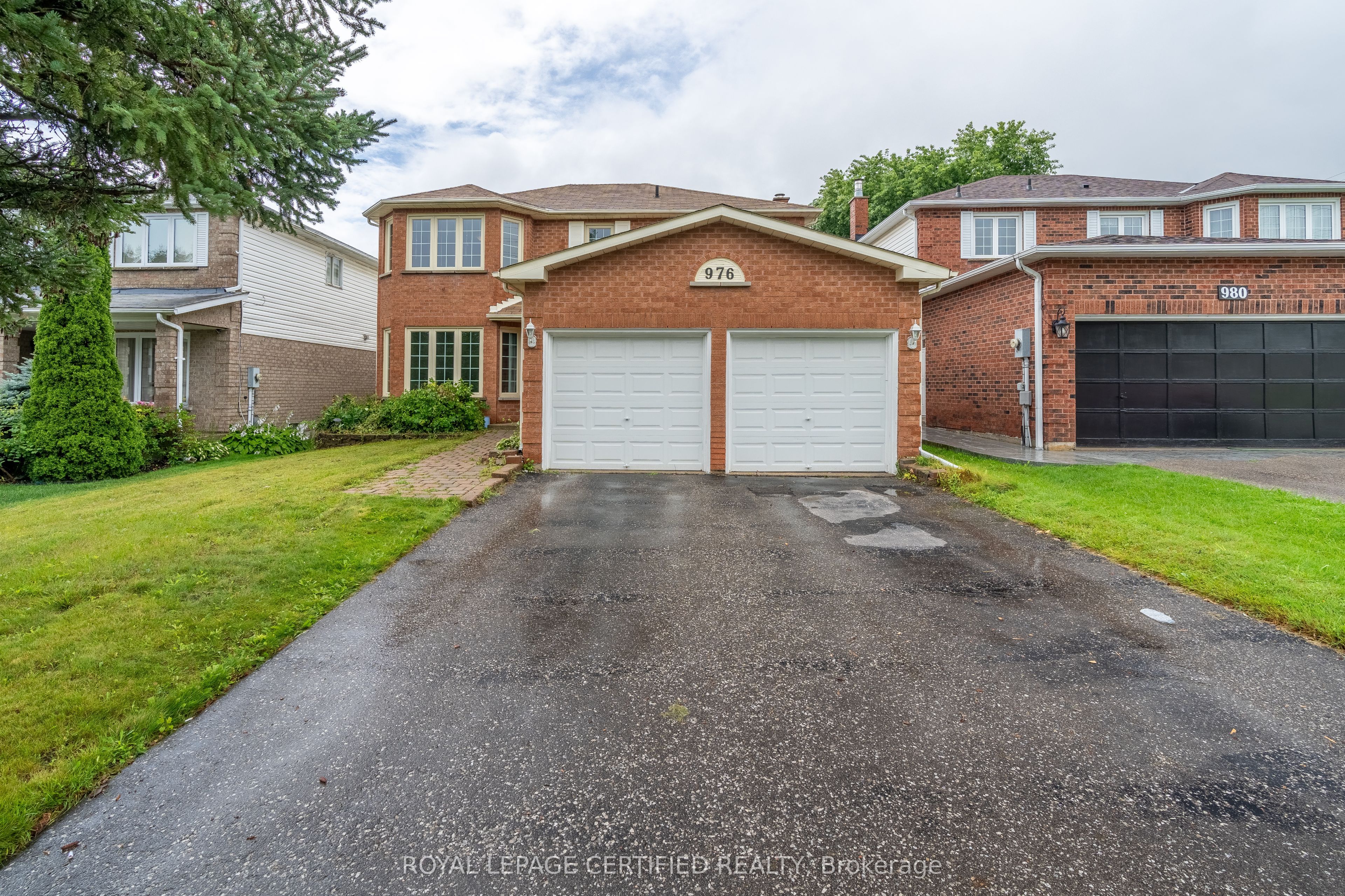976 Grandview Street N, Oshawa, ON L1K 2E3