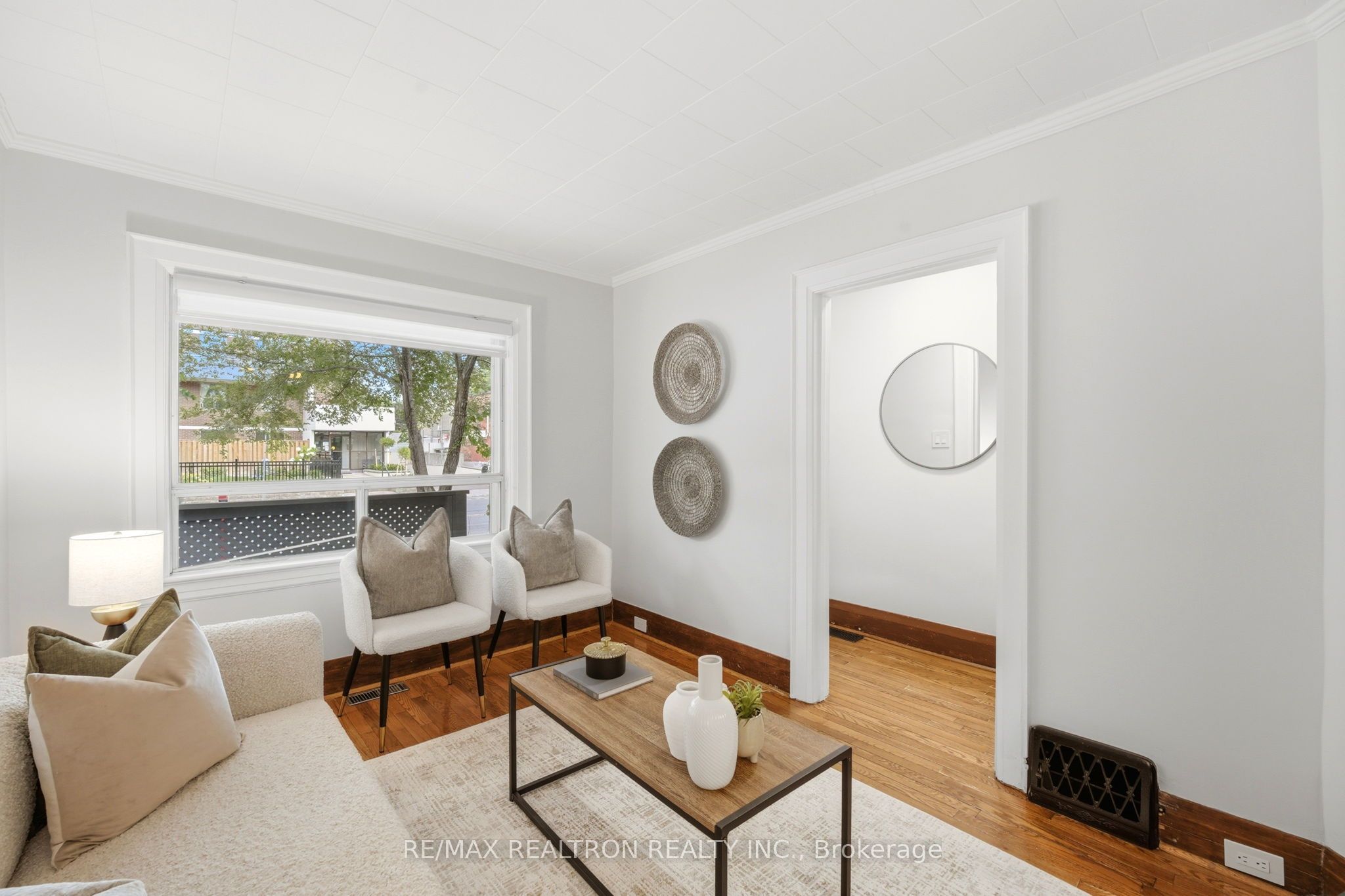 1056 Woodbine Avenue W, Toronto, ON M4C 4C5 photo 4