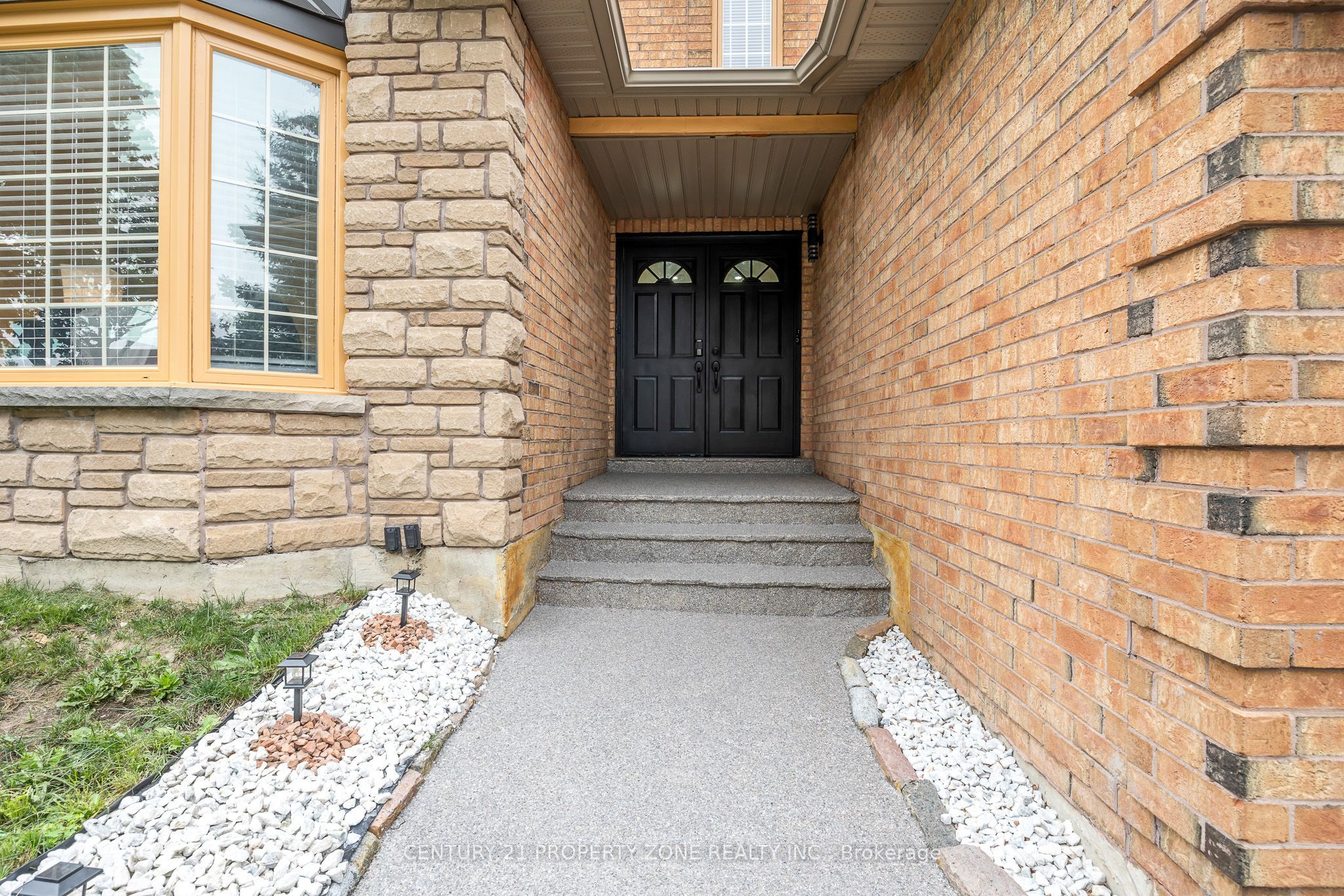 27 Bassett Boulevard, Whitby, ON L1N 9A3 photo 4