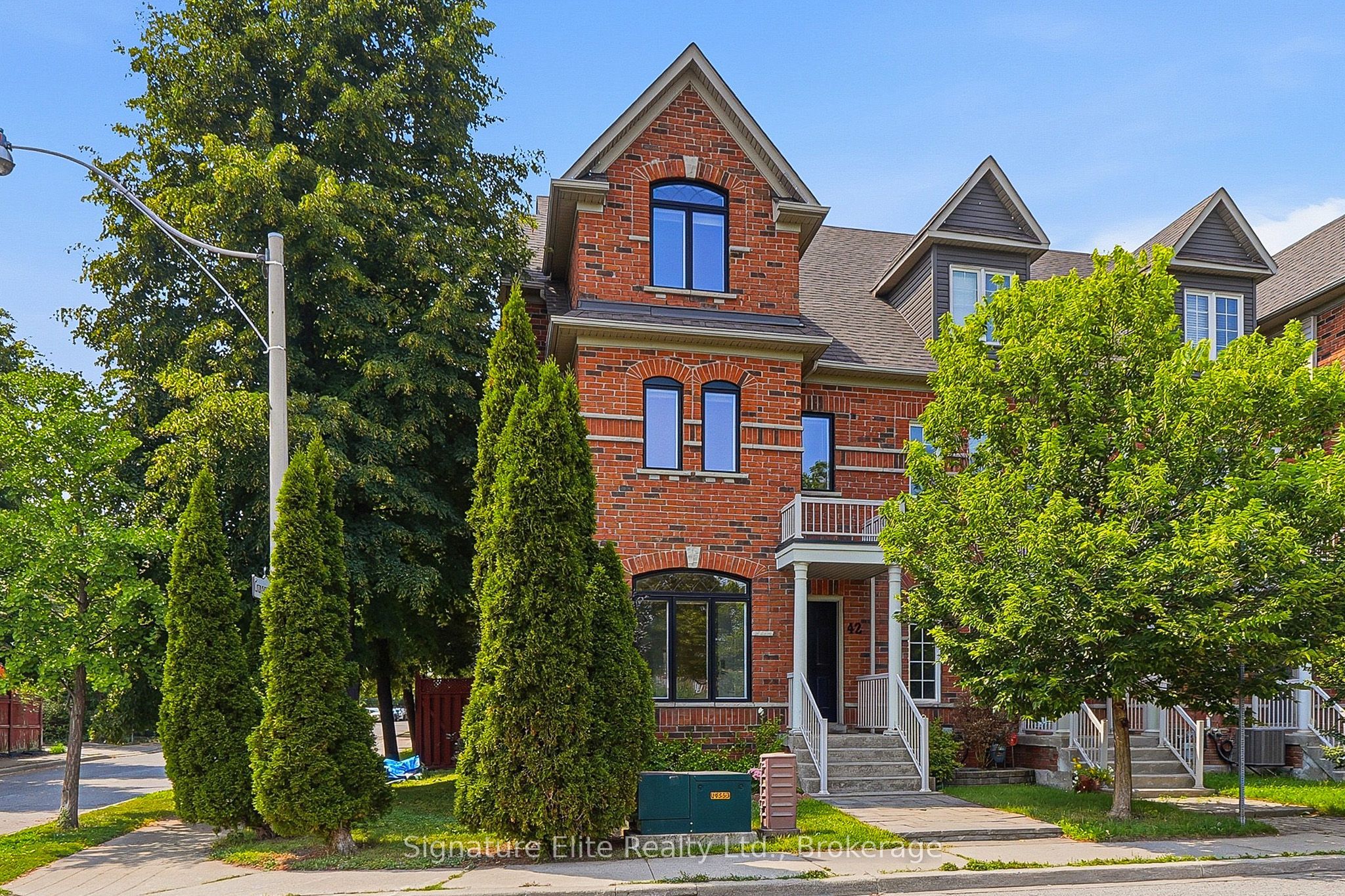 42 William Hancox Avenue Main & Lower, Toronto, ON M4E 3W9 photo 2