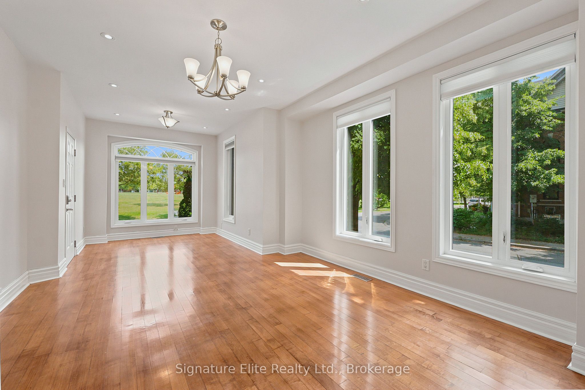 42 William Hancox Avenue Main & Lower, Toronto, ON M4E 3W9 photo 3