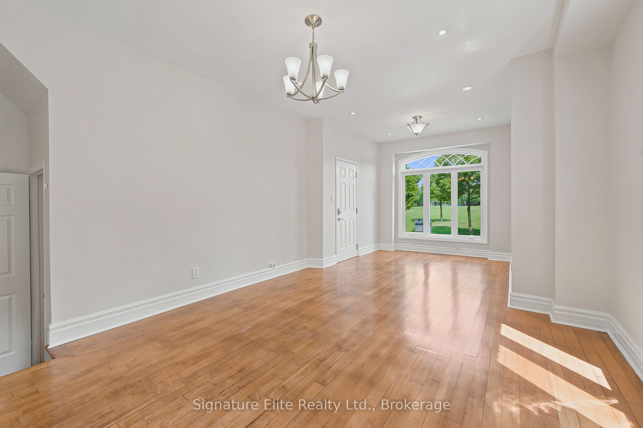 42 William Hancox Avenue Main & Lower, Toronto, ON M4E 3W9 photo 4