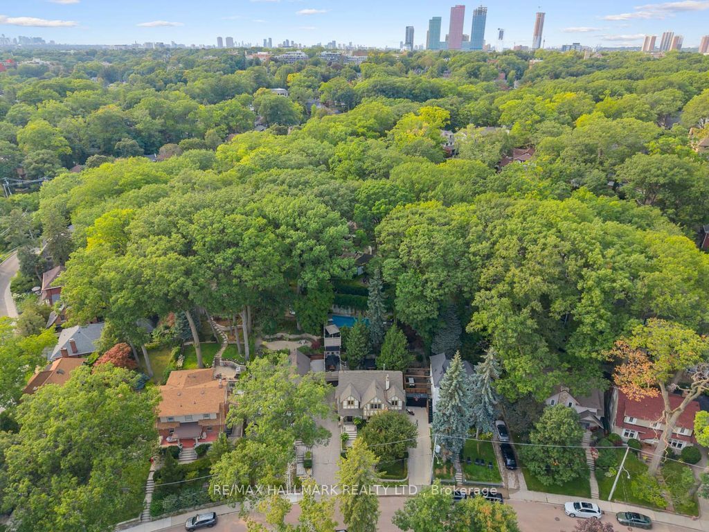 14 Pine Crescent, Toronto, ON M4E 1L2 photo 4