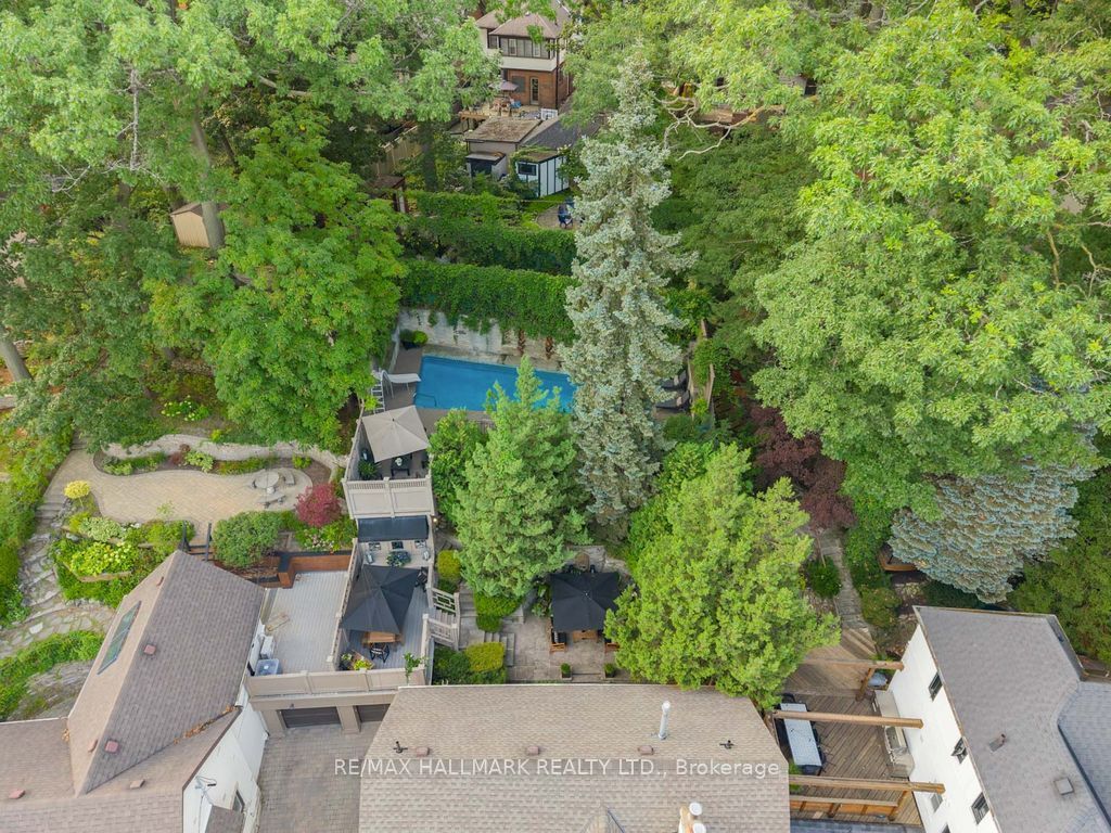 14 Pine Crescent, Toronto, ON M4E 1L2 photo 5