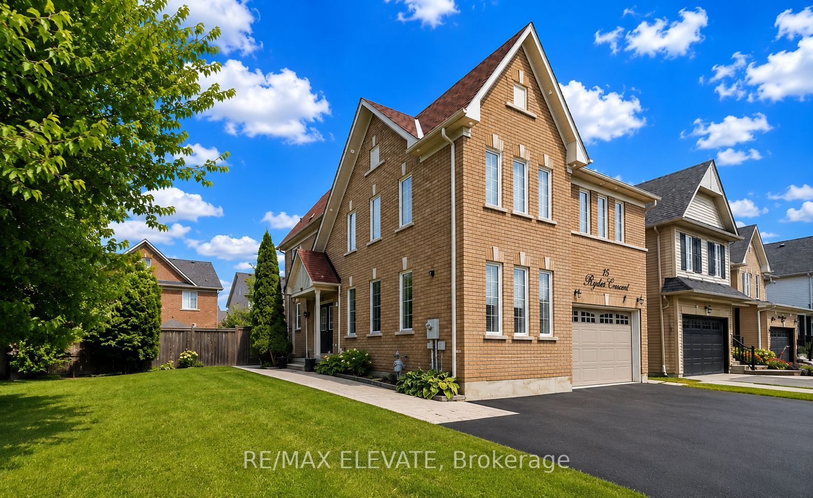 15 Ryder Crescent, Ajax, ON L1Z 1Y1 photo 2