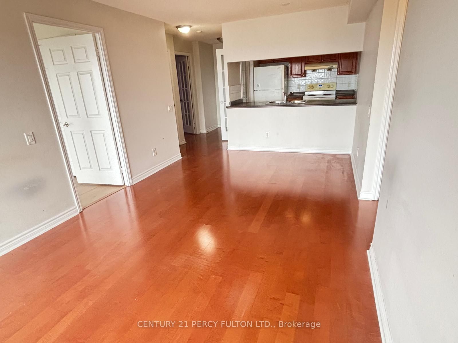 8 Mondeo Drive 1101, Toronto, ON M1P 5C7 photo 2