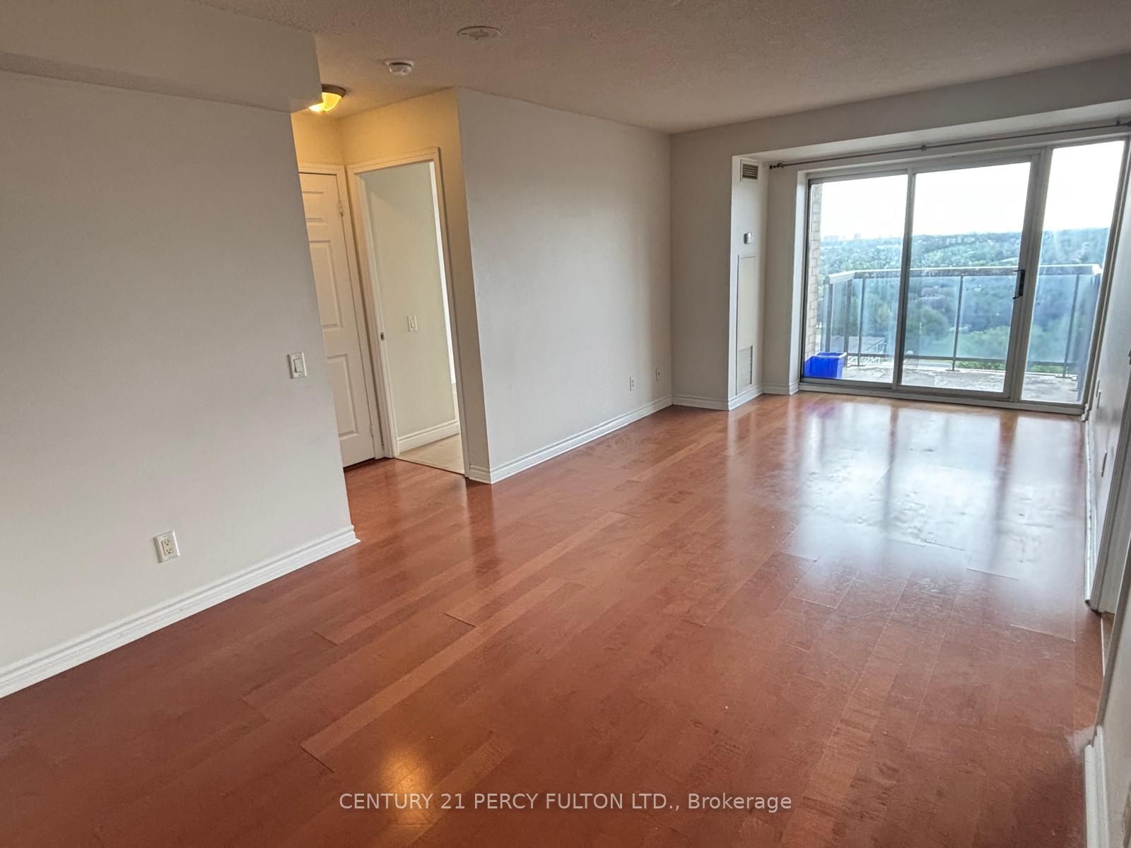 8 Mondeo Drive 1101, Toronto, ON M1P 5C7 photo 3